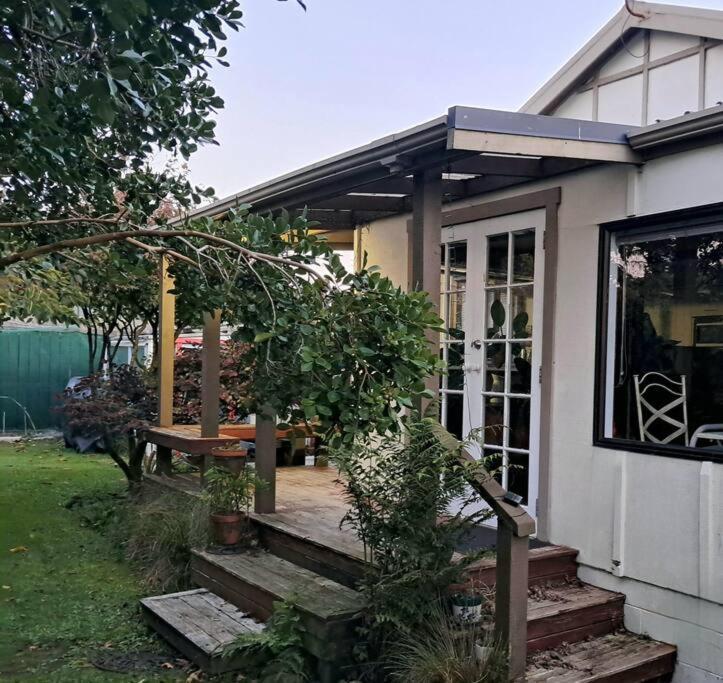 Secret Cottage Waitara ภายนอก รูปภาพ