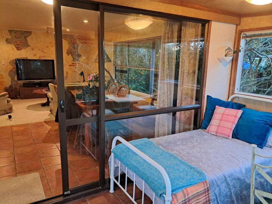Secret Cottage Waitara ภายนอก รูปภาพ